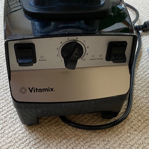 Vitamix 5300 C-Series 64 oz. Kitchen Countertop blender Black - Picture 4 of 10